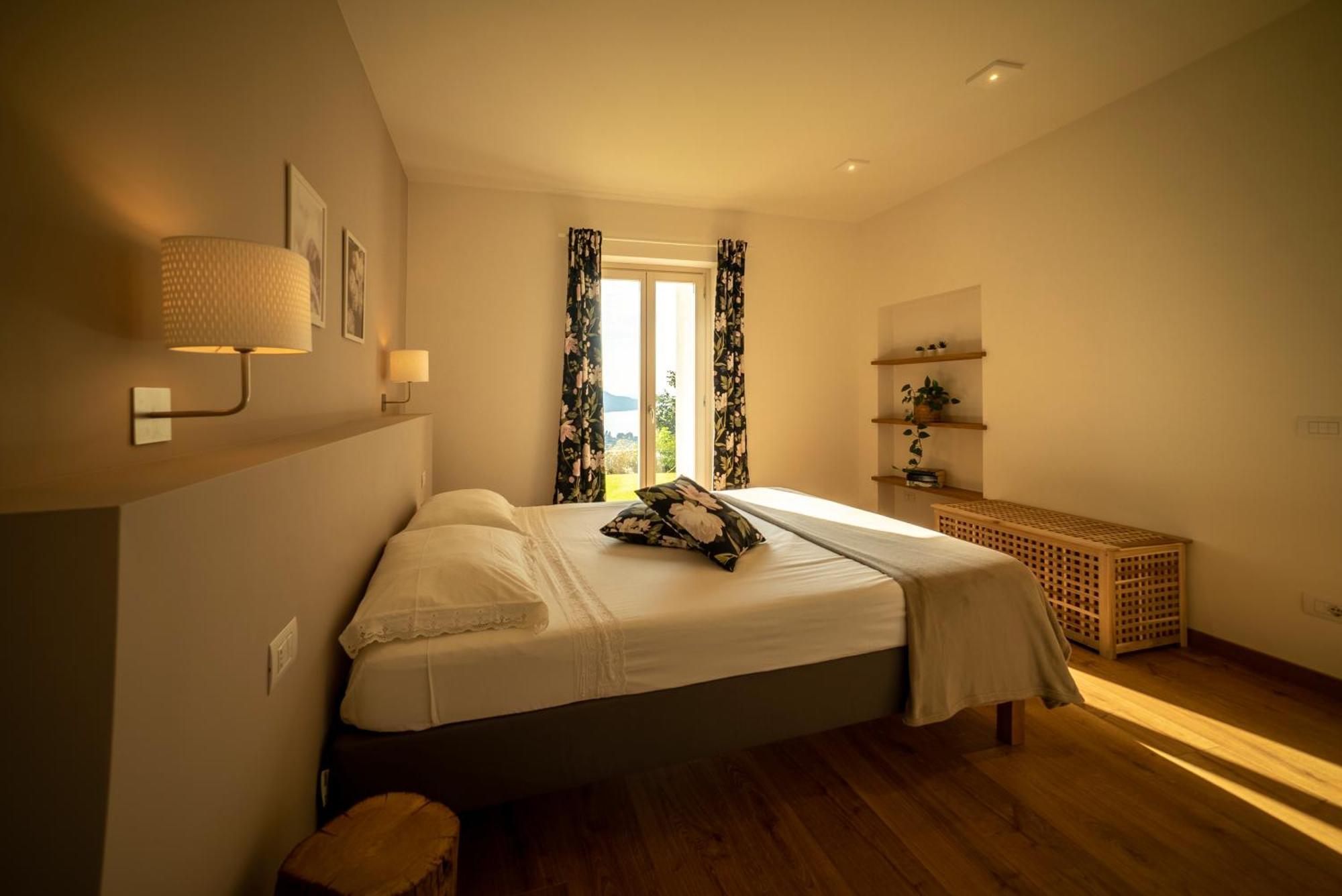 Ferienwohnung La Mascarana Lesa Zimmer foto